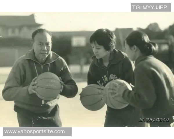 回顾中国篮球名人堂李震中辉煌岁月的珍贵老相册